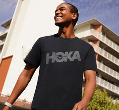 HOKA|Men's Brand Tee Black / Castlerock